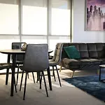 River View Apartment In Brisbane With Parking